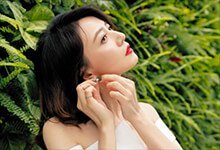 高圆圆穿得越简单越美，一袭纯白色长裙配大红唇，精致又优雅-沐风文化