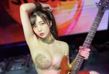 AV救世主「高桥圣子」跨足音乐界！吉他技术不输床上表现，连美国媒体都称赞！-沐风文化